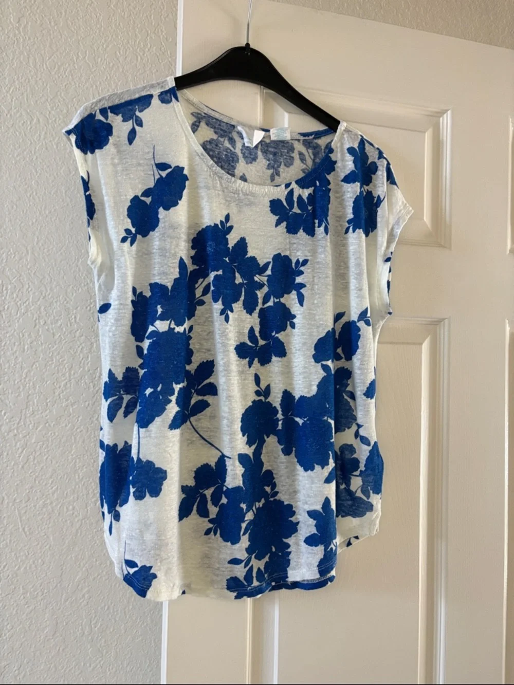Cynthia Rowley White Tee with Royal Blue Floral Pattern - Picture 1 of 5
